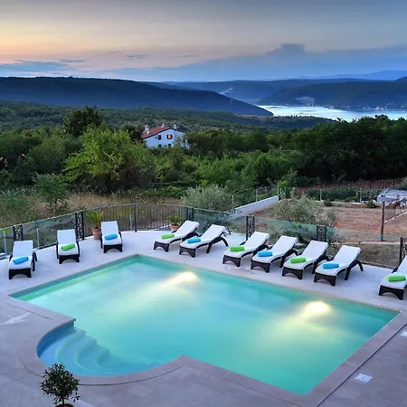 Rachele Semesterbostad Pula